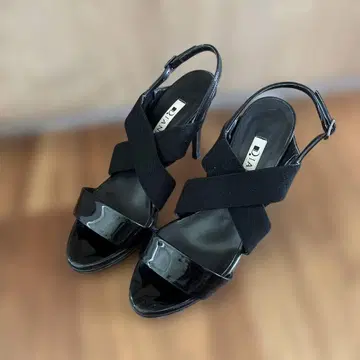 블랙 하이힐 샌들 다이애나