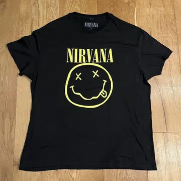 NIRVANA 스마일 티셔츠 블랙