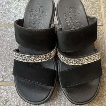 Skechers 블랙 샌들 비쥬 장식