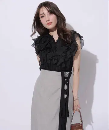 아푸와이저 리셰 프릴 숏 블라우스