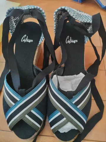 Castaner 크로스 스트랩 샌들