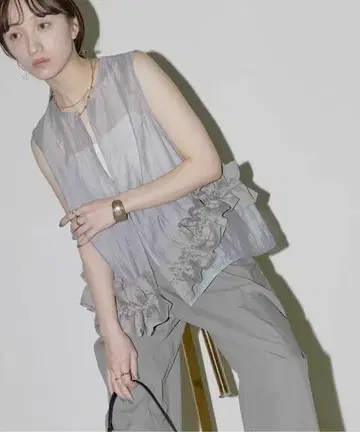 Eimee Law 아치 프릴 시어 베스트