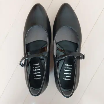 블랙 멜리 제인 펌프스 로우 힐