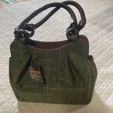 올리브 그린 체크 무늬 핸드백 미사용 새상품