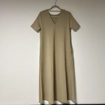 벌스데이 바쉬 베이지 V넥 반팔 롱 원피스