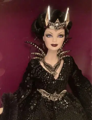 바비 Queen of the Dark Forest Barbie