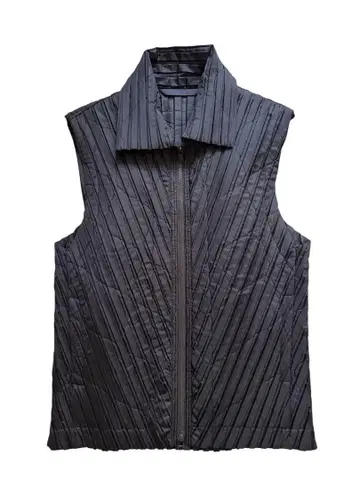 23AW ISSEYMIYAKE HOMMEPLISSE 패드 플리츠 베스트