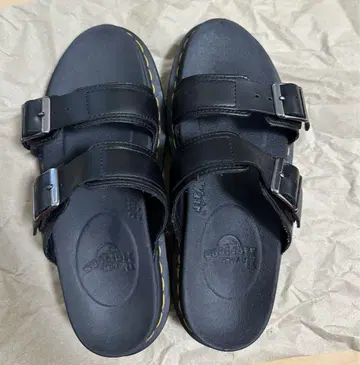 Dr.Martens 통굽 샌들