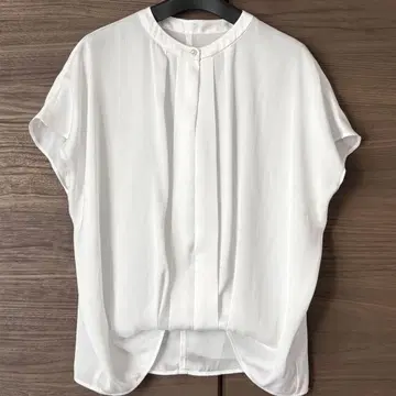 UNITED ARROWS 펄 버튼이 달린 루즈한 쉬폰 블라우스