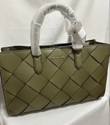 일본 국내 완판 Michael Kors Scarlett 미디엄 사첼백