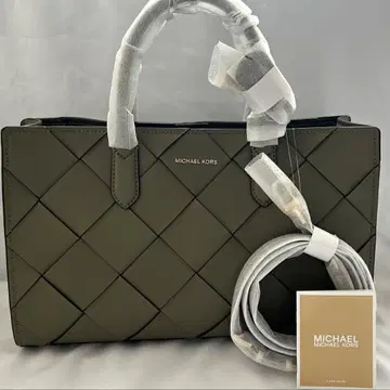 일본 국내 완판 Michael Kors Scarlett 미디엄 사첼백