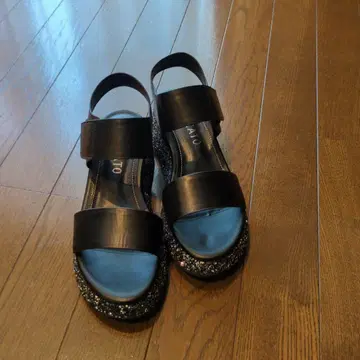 스타카토 글리터 샌들