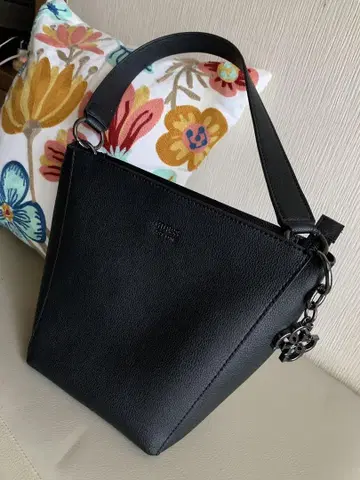 GUESS 블랙 숄더백