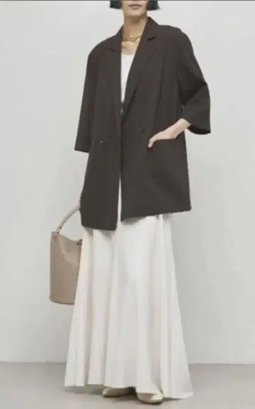 개럴개런트 화이트 계열 맥시 플레어 스커트