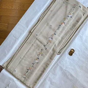 베이지 꽃무늬 자수 코몬 기모노