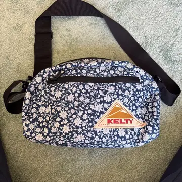 KELTY 꽃무늬 바디백