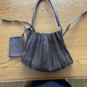 LUPO 천연 가죽 다크 브라운 플리츠 백