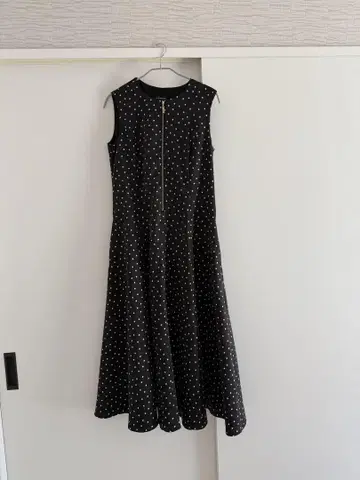 BLENHEIM 도트 무늬 블랙 원피스