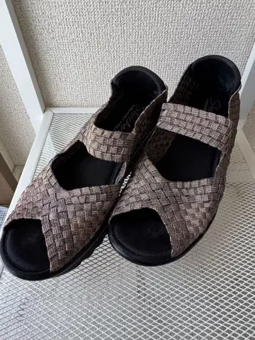 스케쳐스 뜨개질 웨지 밑창 오픈토 23.5cm