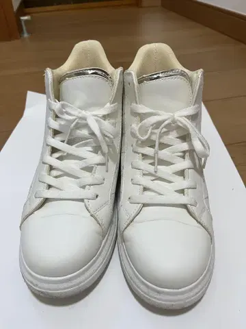 화이트 하이컷 스니커즈