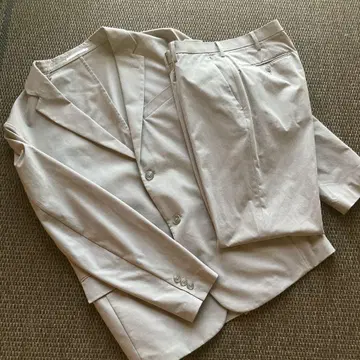 유니클로 감동 자켓 감동 팬츠 베이지 수트