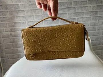 브라운 합성 피혁 클러치 백
