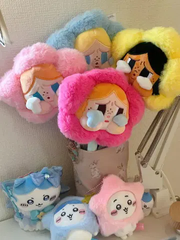 Pop Mart의 Cry Baby 플라워 시리즈