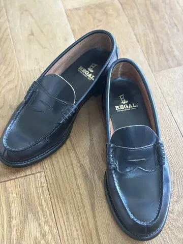 REGAL 블랙 가죽 로퍼 코인