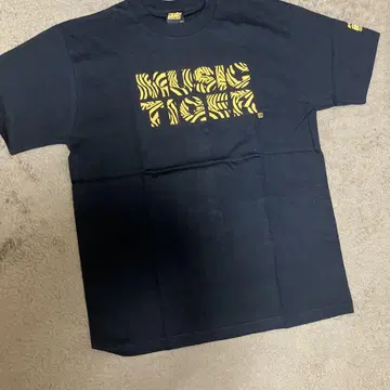 쿠와타 케이스케의 음악 토라상 music Tiger 티셔츠