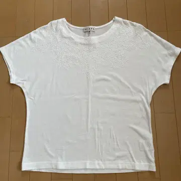 SCAPA 자수 화이트 프렌치 소매 티셔츠 40