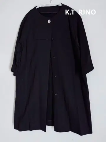 새상품급 KTRINO 린넨 혼방 블랙 7부 소매 노카라 코트