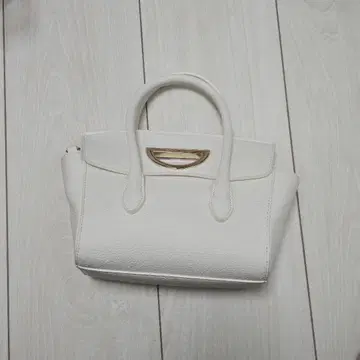 사만다 타바사 화이트 가죽풍 숄더백