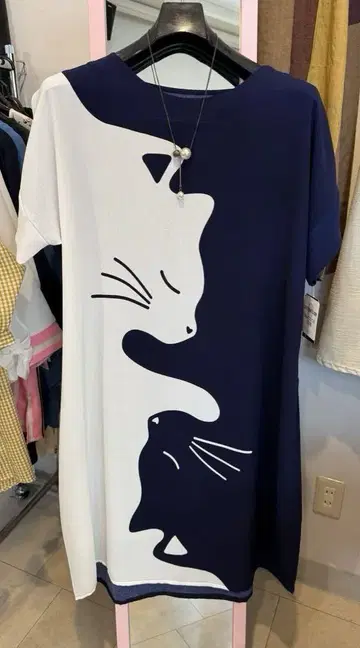 고양이 무늬 무릎 아래 원피스 (블루와 블랙 2색)