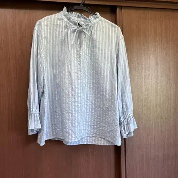 새상품급 23구 7부 길이의 블라우스