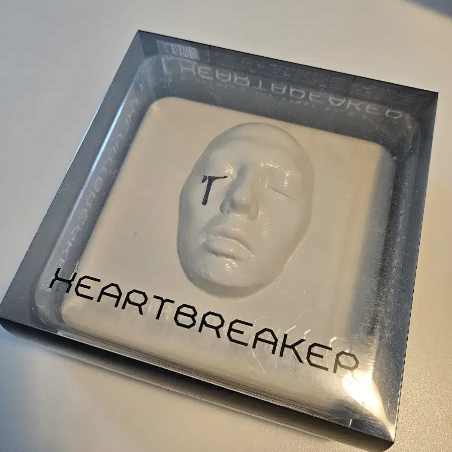 G-DRAGON アルバム CD HEARTBREAKER 直筆 サイン入り s-l400.jpg