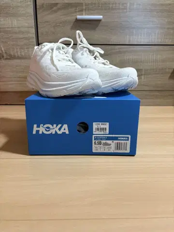 HOKA CLIFTON9 화이트 23.5cm