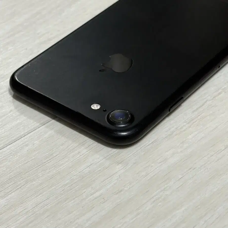 APPLE | 애플 iPhone 7 32GB on Bunjang Global Site.