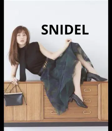 다나카 미나미 착용 SNIDEL 스나이델 자수 체크 스커트