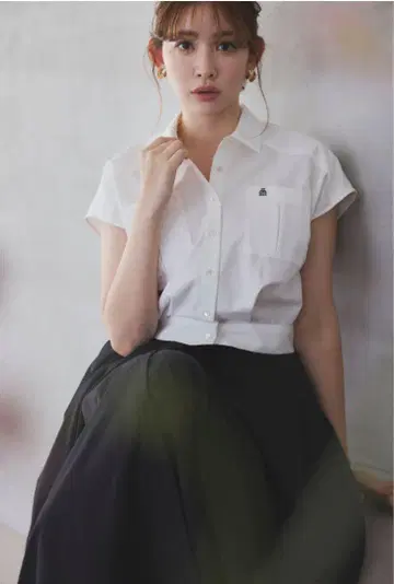헤르리프토 트로이 로고 크롭 셔츠