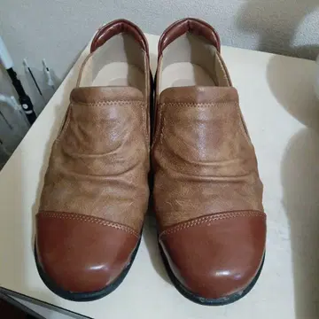 브라운 가죽 슬립온 슈즈