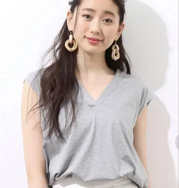 로페 마드모아젤 V넥 티셔츠