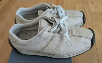 Clarks ORIGINALS 가죽 스니커즈 화이트 계열