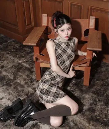Darich 체크 자카드 슬리브리스 니트 미니 원피스