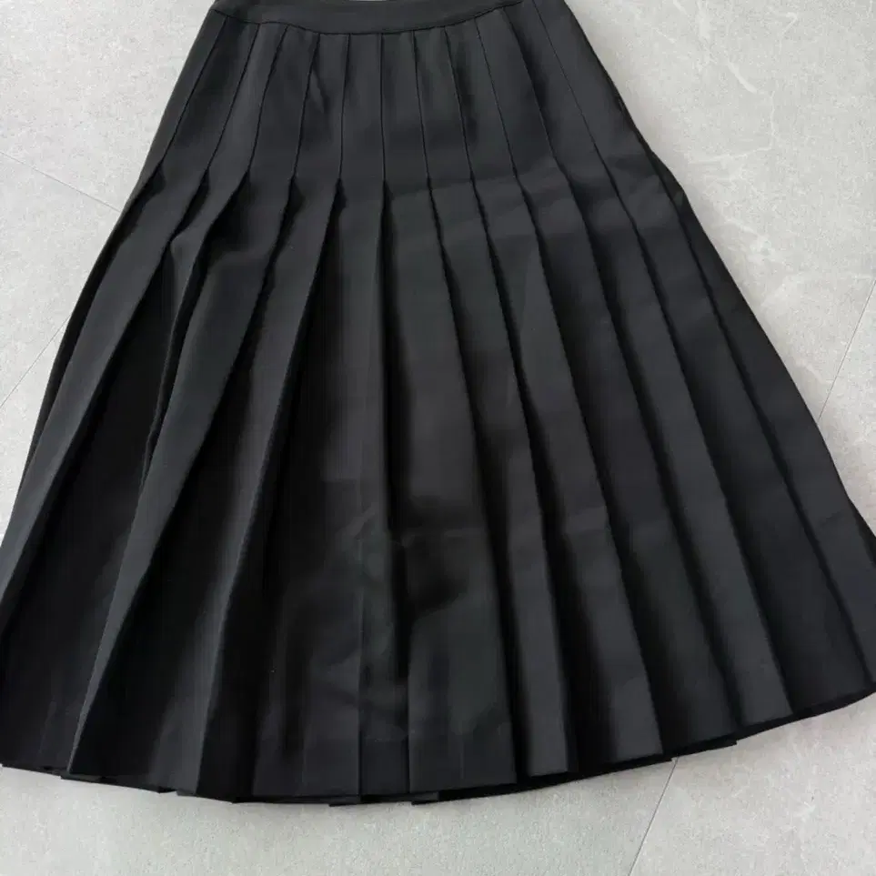 【RIBBONBIT】CARRIE SHEER SKIRT Ribbon Light Carrie Sheer Skirt, New, M #리본빛 on Bunjang