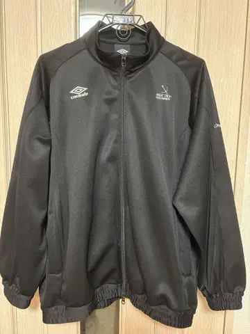 Umbro Magic stick 콜라보 블랙 노카라 자켓