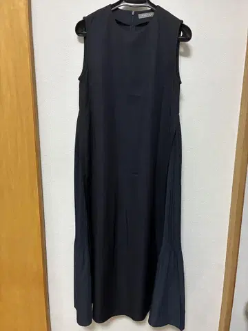 유나이티드 애로우즈 슬리브리스 원피스