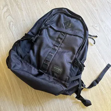 Burton 블랙 백팩