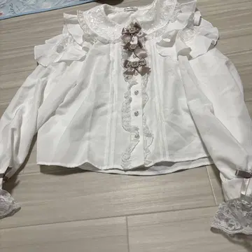 노에미 반짝이는 오픈 블라우스