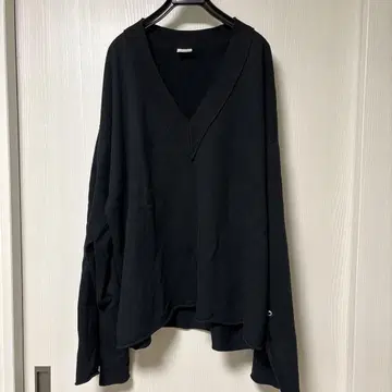 CITY SHOP 블랙 딥 V 넥 트레이닝복
