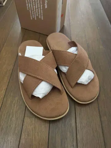 ISLAND SLIPPER 크로스 스트랩 샌들 사이즈 8